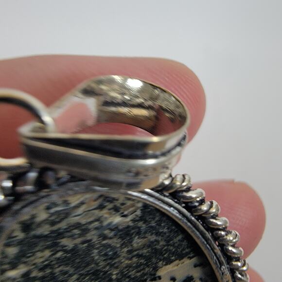 Handmade Silver Pendant with Dendritic Agate Cabochon - Picture 5 of 10